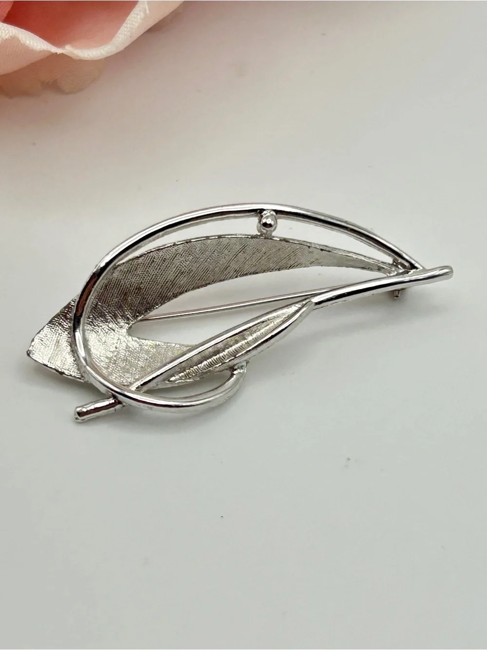 Vintage Silver Tone Abstract Leaf Swirl Modernist Brooch